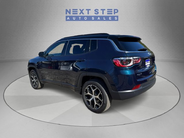 Used 2024 Jeep Compass Limited AWD/4WD image 5