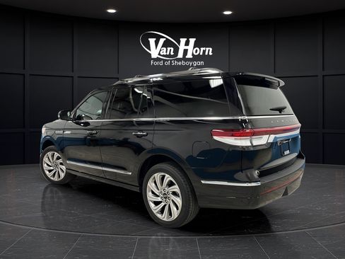 Used 2024 Lincoln Navigator Premiere AWD/4WD image 5
