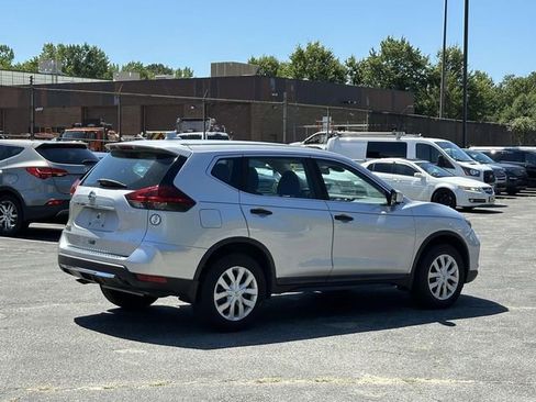 Used 2019 Nissan Rogue S image 4