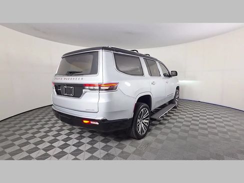 Used 2022 Jeep Grand Wagoneer Series III AWD/4WD image 39
