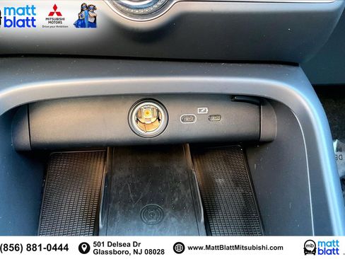 Used 2025 Volvo XC40 B5 Core image 35