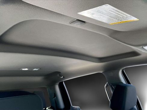 Used 2025 Chevrolet Silverado 1500 Custom image 26