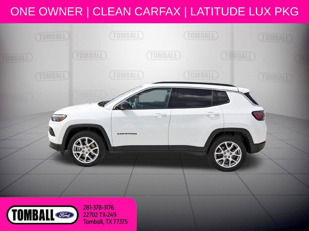 Used 2024 Jeep Compass Latitude w/ Sun and Sound Group AWD/4WD image 4