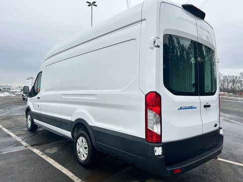 Used 2022 Ford E-Transit 148 High Roof Extended image 3