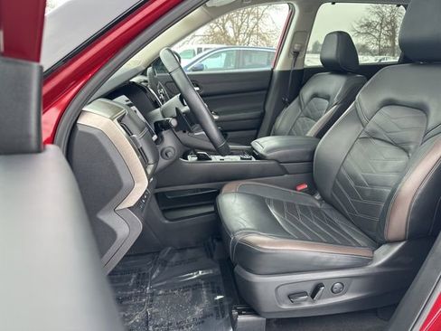 Used 2023 Nissan Pathfinder Platinum image 35