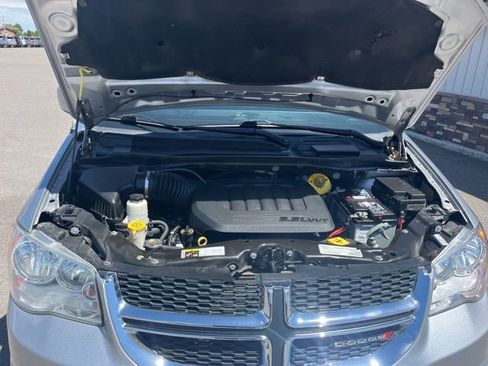 Used 2019 Dodge Grand Caravan SXT FWD image 32