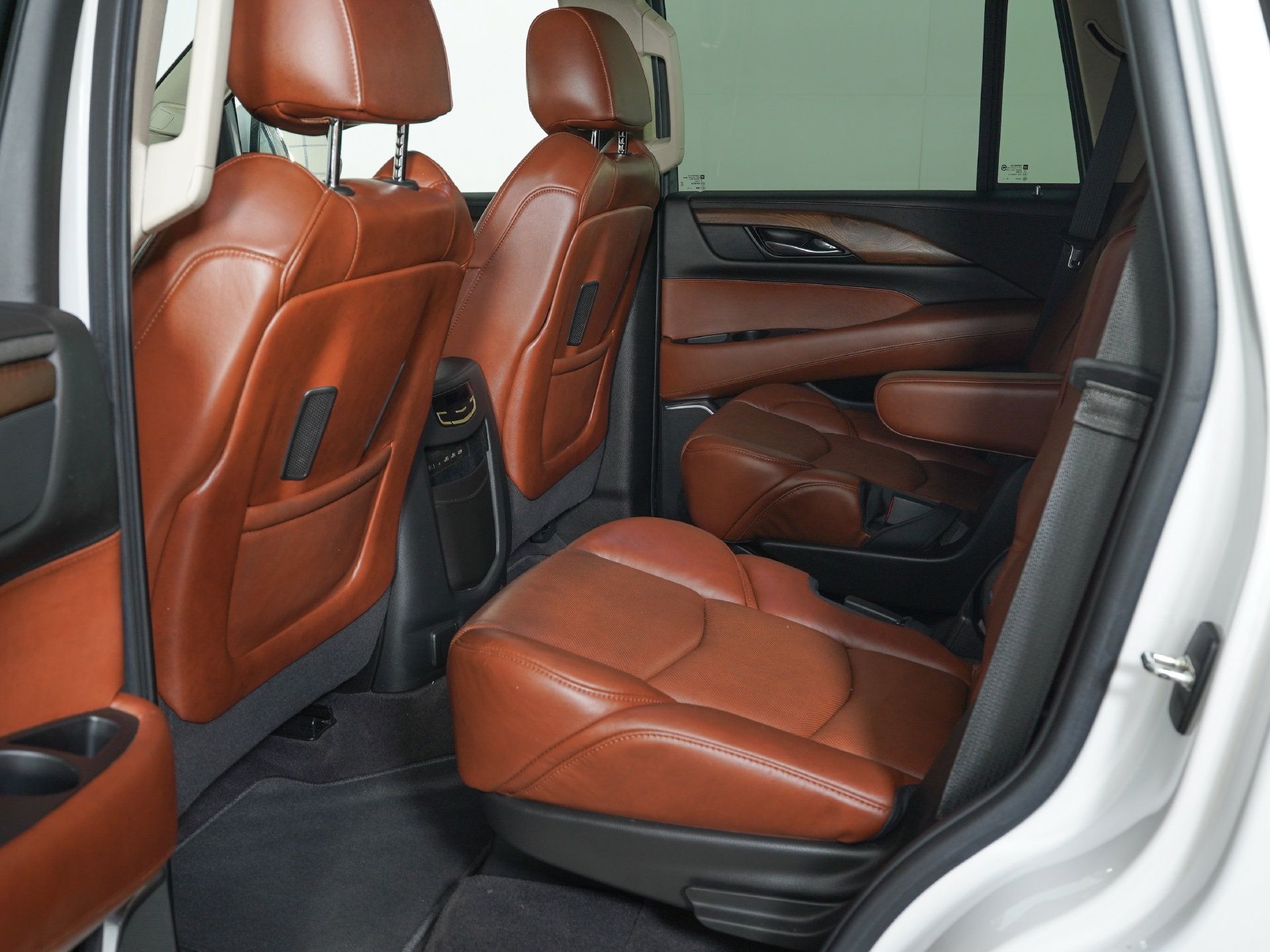 Used 2020 Cadillac Escalade Premium Luxury AWD/4WD image 15