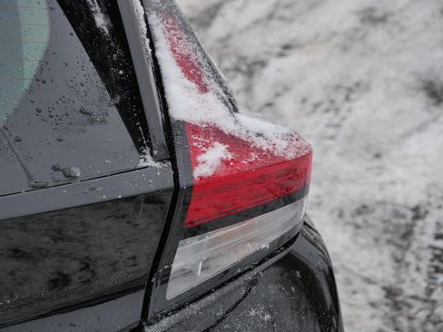 Used 2024 Nissan Leaf S image 17