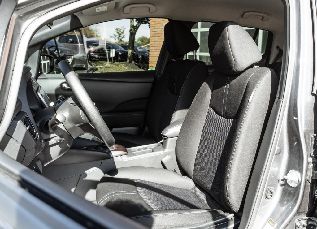 Used 2025 Nissan Leaf S FWD image 6