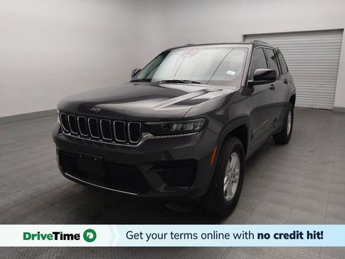 Used 2023 Jeep Grand Cherokee Laredo RWD image 1