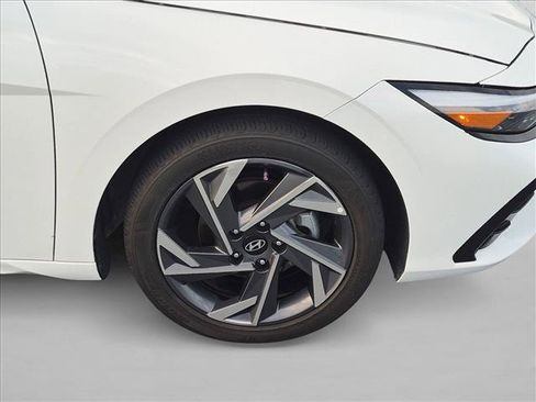 Used 2024 Hyundai Elantra SEL w/ Convenience Package FWD image 22
