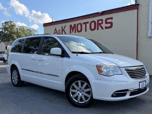 Used 2013 Chrysler Town & Country Touring FWD image 1