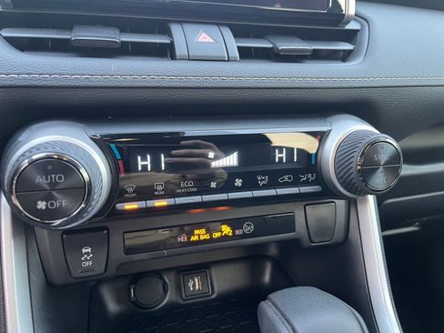 Used 2025 Toyota RAV4 LE image 24