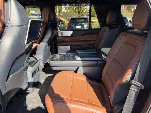 Used 2023 Lincoln Navigator Reserve image 10