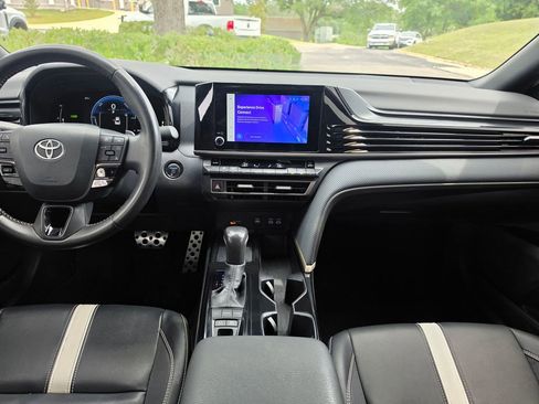 Used 2025 Toyota Camry SE FWD image 16