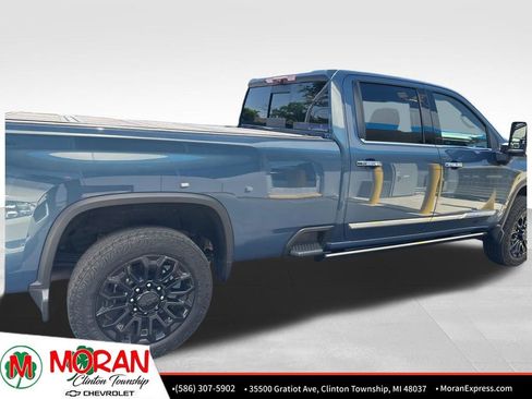 Used 2024 Chevrolet Silverado 2500 High Country w/ Technology Package AWD/4WD image 4