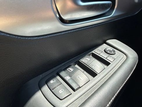 Used 2021 Chrysler Pacifica Touring w/ S Appearance Package FWD image 28