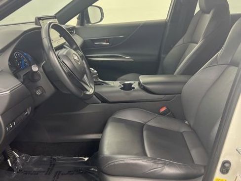 Used 2022 Toyota Venza XLE image 14