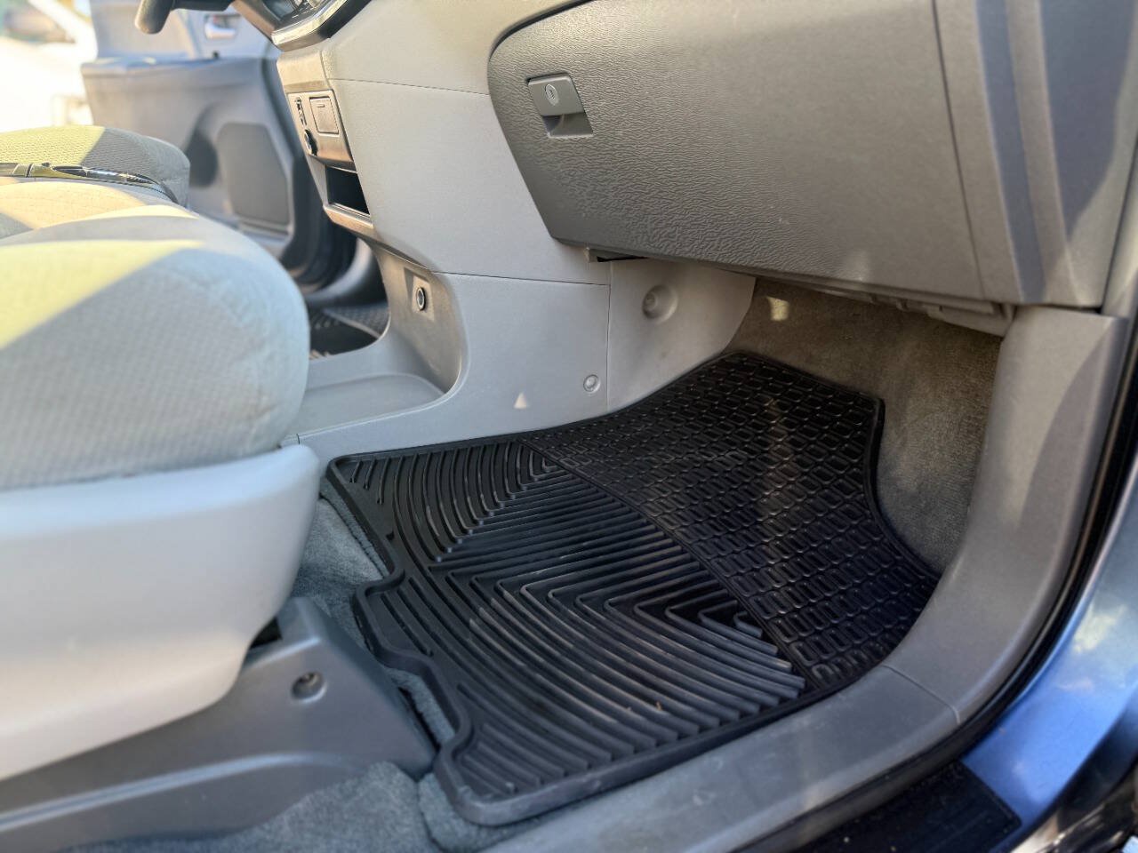 Used 2015 Toyota Sienna LE FWD image 29