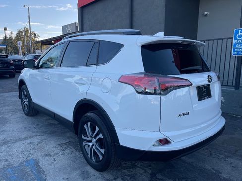 Used 2016 Toyota RAV4 LE image 7