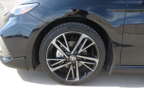 Used 2025 Toyota Camry XSE FWD image 4