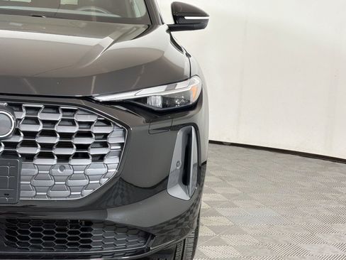 Used 2025 Audi Q5 Premium w/ Convenience Package image 11