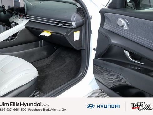 Certified 2025 Hyundai Elantra Limited image 25
