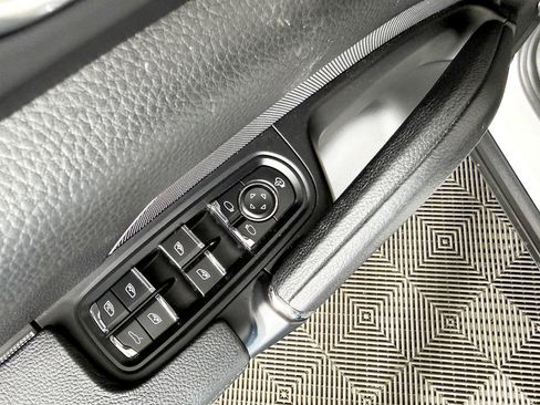 Used 2017 Porsche Cayenne Platinum Edition AWD/4WD image 29