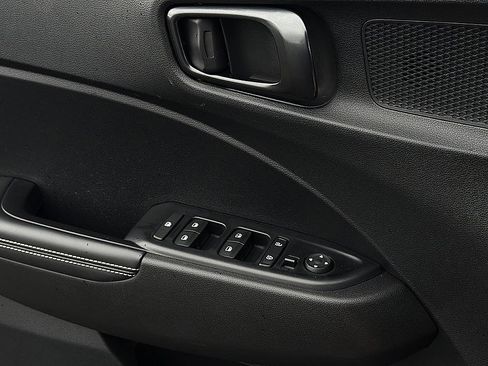 Certified 2023 Hyundai Venue Limited image 19