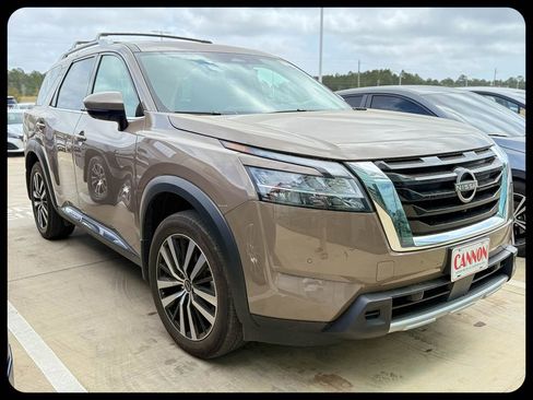 Used 2024 Nissan Pathfinder Platinum w/ Cargo Package image 3