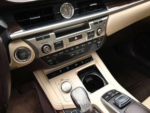 Used 2017 Lexus ES 350 w/ Luxury Package FWD image 28