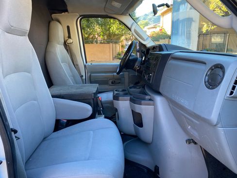 Used 2010 Ford E-250 and Econoline 250 E-250 138 WB image 32