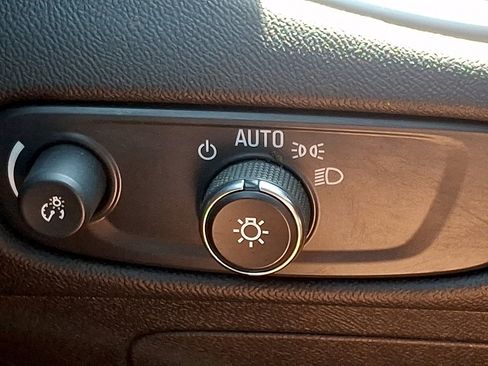 Used 2025 Chevrolet Malibu LT FWD image 24