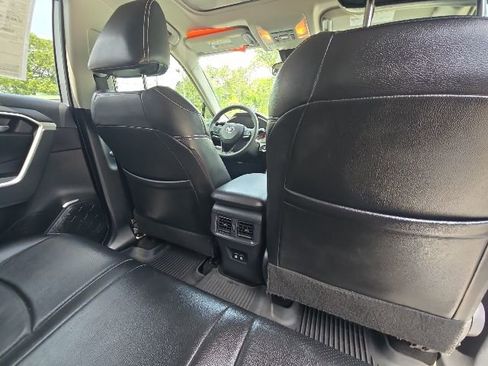 Used 2019 Toyota RAV4 XLE w/ Convenience Package FWD image 17
