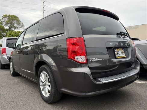Used 2019 Dodge Grand Caravan SXT FWD image 2