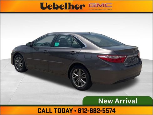 Used 2017 Toyota Camry SE w/ Moonroof Package FWD image 5