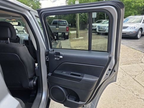 Used 2017 Jeep Patriot Latitude AWD/4WD image 25