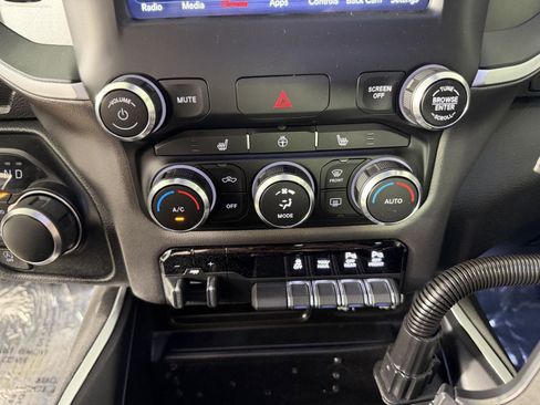 Used 2020 RAM 1500 Big Horn AWD/4WD image 21