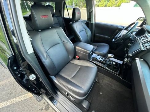 Used 2022 Toyota 4Runner TRD Off-Road Premium AWD/4WD image 32