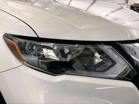 Used 2018 Nissan Rogue SV AWD/4WD image 27