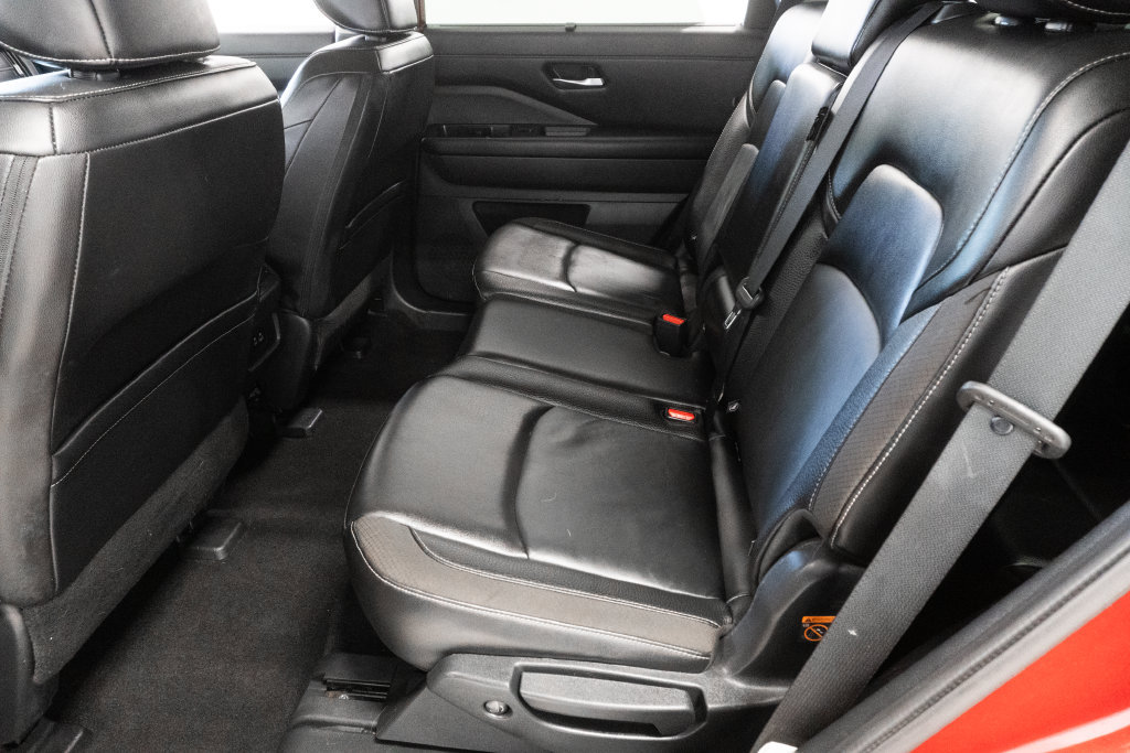 Used 2023 Nissan Pathfinder SL w/ Lighting Package (N92) AWD/4WD image 12