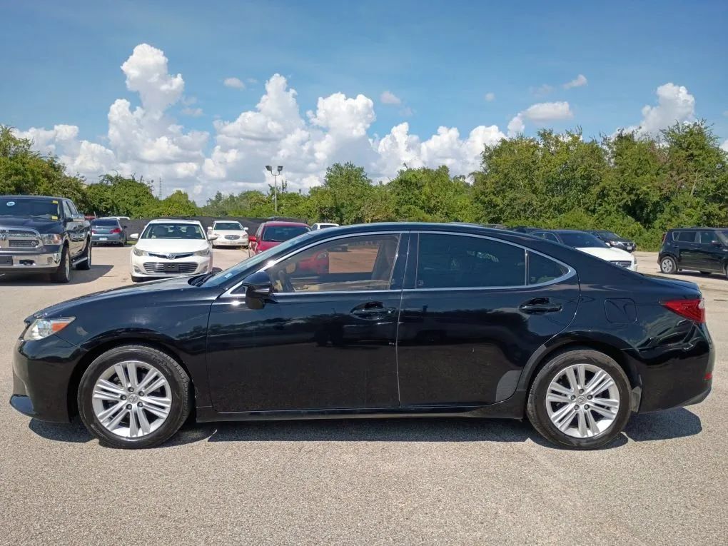 Used 2015 Lexus ES 350 w/ Premium Package FWD image 2