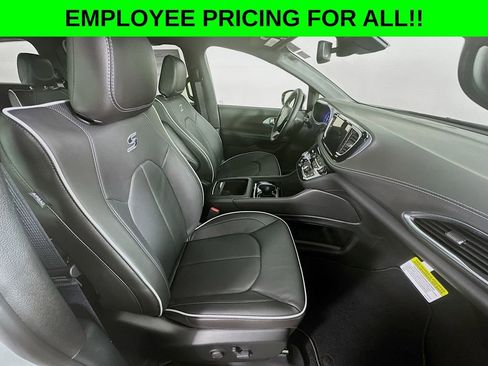 New 2026 Chrysler Pacifica Limited w/ S Appearance Package image 35
