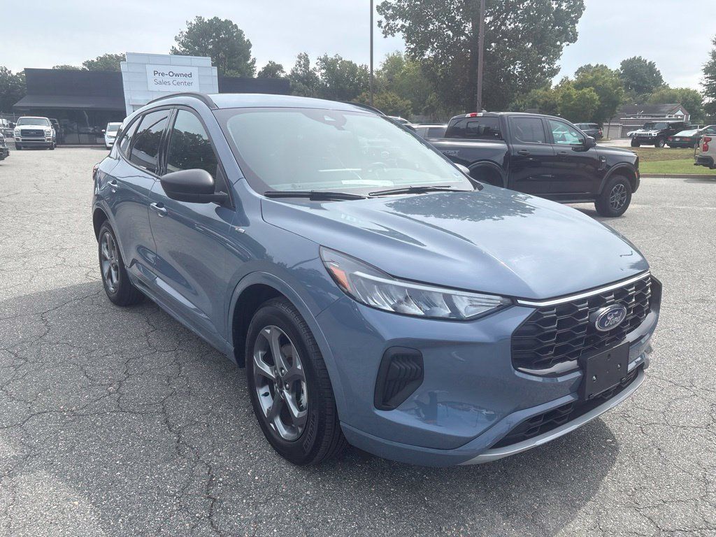 Used 2024 Ford Escape ST-Line w/ Tech Pack #1 FWD image 14
