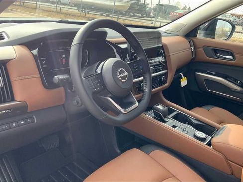 New 2025 Nissan Pathfinder Platinum image 13