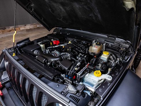 Used 2019 Jeep Wrangler Sport image 34