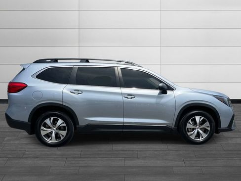 Used 2023 Subaru Ascent Premium w/ Convenience Package AWD/4WD image 2