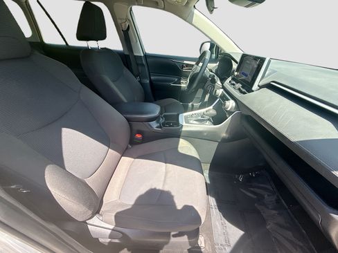 Used 2024 Toyota RAV4 LE AWD/4WD image 31