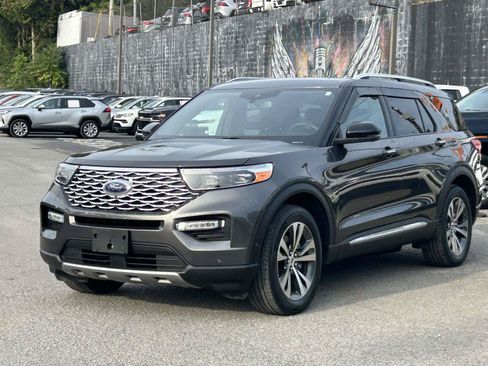 Used 2020 Ford Explorer Platinum w/ Premium Technology Package AWD/4WD image 3