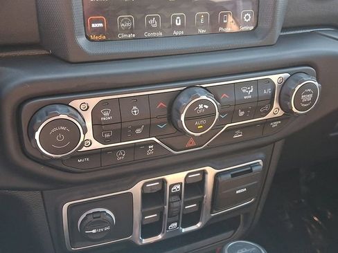 Used 2020 Jeep Gladiator Overland AWD/4WD image 18